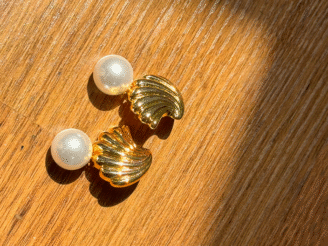 earrings with shell pearl drop hanging