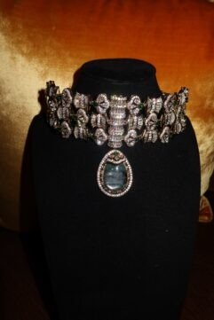 Regal blue choker set